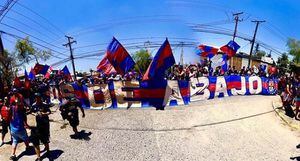 Hinchas de la U protestaron en contra de Azul Azul por la salida de Johnny Herrera