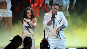 FOTO: Maluma casi besa a Becky G y su novia reacciona con este comentario