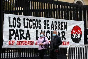 En primer día de clases se toman Instituto Nacional: “Los liceos se abren para luchar”