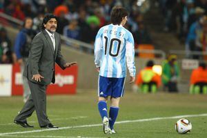Maradona hace la gran "Tomás González" tras dichos contra Messi: "Lo llamará para disculparse"