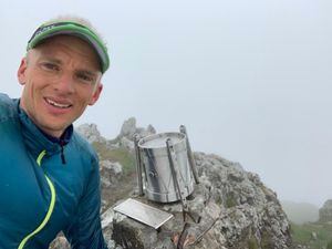 Montañista ecuatoriano Karl Egloff bate récord mundial en cordillera de Alaska
