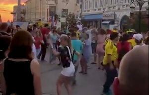 ¿Samara pachanguero? Colombianos ‘azotaron’ las calles de la ciudad rusa al ritmo de salsa
