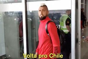 Arturo Vidal recibe duros insultos en su regreso a Brasil: “Vuelve a Chile… eres una mier…”