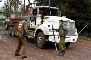 Sigue la violencia en La Araucanía: incendios, ruta cortada y enfrentamientos entre comuneros y policías en Collipulli