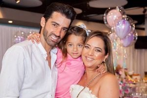 Adamari Lopez le regalará una casa de muñecas tamaño real a su hija