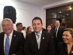 Jimmy Morales se incorpora a Bancada Guatemala en sesión del Parlacen