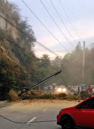 VIDEO. Deslizamiento de tierra en ruta hacia Villa Hermosa provoca daños