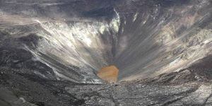 NASA revela imágenes de enorme lago de agua que apareció en cráter de famoso volcán