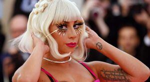 Lady Gaga é a melhor referência para aprender a usar looks monocromáticos e temos as provas