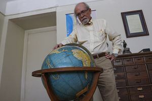 ¿Tierra plana o redonda? Científico chileno llama a "terraplanistas" a comprobar con simples experimentos que están equivocados