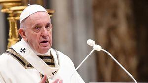 Papa Francisco anuncia que recortará 10% de sueldos de cardenales y miembros de la curia