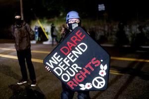 Arrestan a 27 en Portland en el día número 100 de protestas