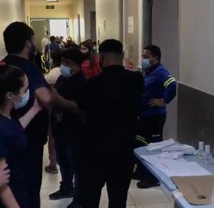 Hospital El Pino al rojo: habla familia de fallecido por covid y funcionarios de la salud protestan por falta de seguridad