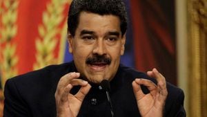 Maduro interrompe entrevista, prende âncora e deportará equipe de jornalistas norte-americanos da Venezuela