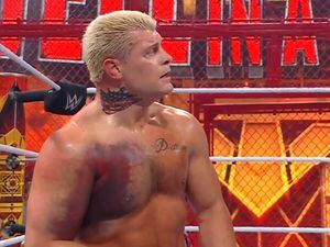 Con todo y lesión en el pecho, Cody Rhodes vence a Seth Rollins en Hell in a Cell 