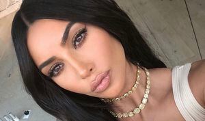 Kim Kardashian es criticada por el atuendo que usó para asistir al servicio religioso