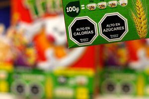 El aniversario de la Ley de Etiquetado se celebra con más alimentos con sellos negros