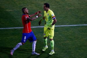 Se viene el cara a cara: Bravo y Vidal encabezan la nómina de Chile para los amistosos con Colombia y Guinea