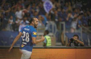 Hernán Barcos terminó su contrato con Cruzeiro y suena para un club de Ecuador