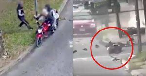 (VIDEO) Tres ladrones a bordo de una moto chocaron contra una patrulla cuando intentar huir del lugar del robo