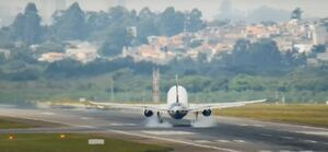 VÍDEO: Vento forte ‘obriga’ avião da LATAM a pousar no estilo ‘caranguejada’ em Guarulhos