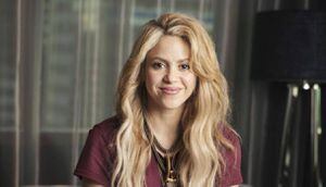 ¿Shakira nazi? La cantante es acusada de usar un símbolo de las SS nazis en la promoción de su gira