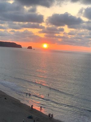 Playas de Atacames estarían abiertas en feriado: autoridades analizan la decisión