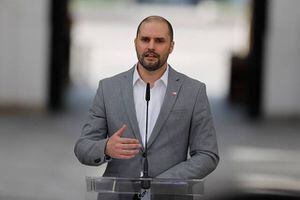 Bellolio califica como "maniobra para sacar más likes en Twitter" el proyecto de tercer retiro del 10%