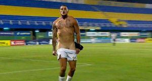 Vídeo: atacante argentino comemora gol de forma polêmica e pede desculpas