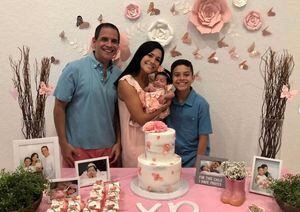 Xioana Nieves presenta a su hija