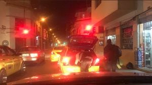 Cuenca: Conductor de taxi llevaba a niño dormido en la cajuela