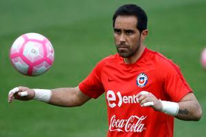 Claudio Bravo: "No tengo nada que hablar con Vidal, él y yo no somos la selección de Chile"