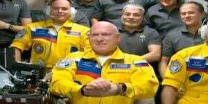 Guerra en Ucrania: Astronauta de la NASA aclara por qué cosmonautas rusos usaron trajes amarillos