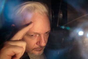 Según WikiLeaks, Ecuador comenzó a entregar a EE.UU. las pertenencias de Assange