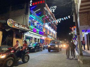 El cantón Baños vuelve a cerrar discotecas, bares, karaokes tras aumento de casos de covid-19