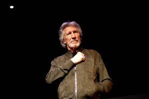 "Les envío todo mi amor": Roger Waters apoya las manifestaciones en Chile haciendo cacerolazo de un minuto