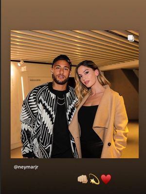 Por mínimo detalle en una foto, aseguran que Neymar y Natalia Barulich sí salen juntos