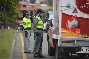 ¡Salvoconductos suspendidos! Ecuatorianos deberán obtener nuevamente el documento