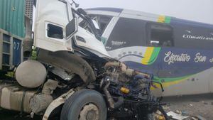 ¡Terrible accidente! bus y  tráiler se impactan en la vía a La Troncal