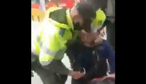 Video: Policías agreden y lesionan a un adulto mayor por vender en la calle durante la cuarentena