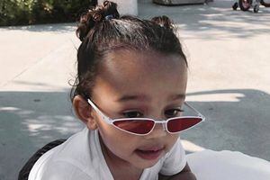 Chicago, la hija de Kim Kardashian lleva el cabello suelto por primera vez y muestra sus perfectos rizos
