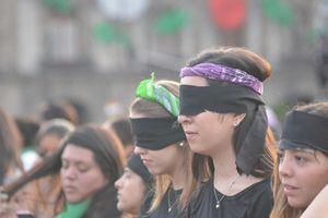 Las mexicanas gritan "Un violador en tu camino" del colectivo Lastesis