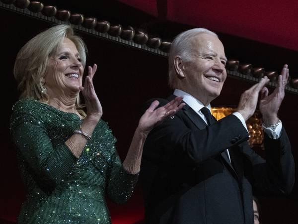 Joe Biden y su esposa Jill declaran ingresos de 620.000 dólares, un 7% más que el año pasado