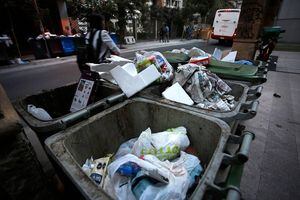 Recolectores de basura mantienen paro que afecta a 42 comunas de la Región Metropolitana