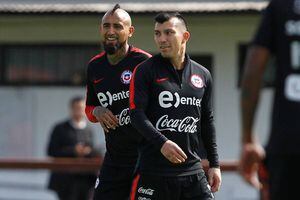Las razones de Rueda para dejar fuera a Medel y a Vidal de los amistosos de la Roja ante Argentina y Honduras