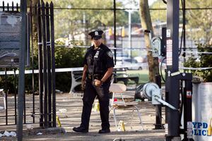 Policía busca a dos sospechosos tras tiroteo en Brooklyn