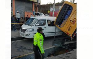 Choque múltiple entre bus y dos furgonetas se reportó en el sur de Quito