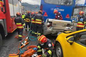 Choque múltiple en la avenida Teniente Hugo Ortiz, sur de Quito