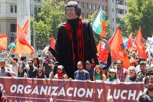 Fundación Víctor Jara le responde a la UDI por uso de la frase "El derecho de vivir en paz": "Que el pueblo juzgue"