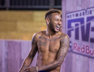 Neymar festeja su cumpleaños con excéntrica reunión